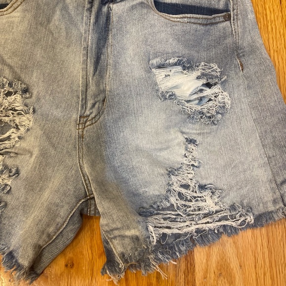 💜 5 for &25 or 3 for $18 Almost Famous medium wash destroyed denim shorts - Picture 2 of 5